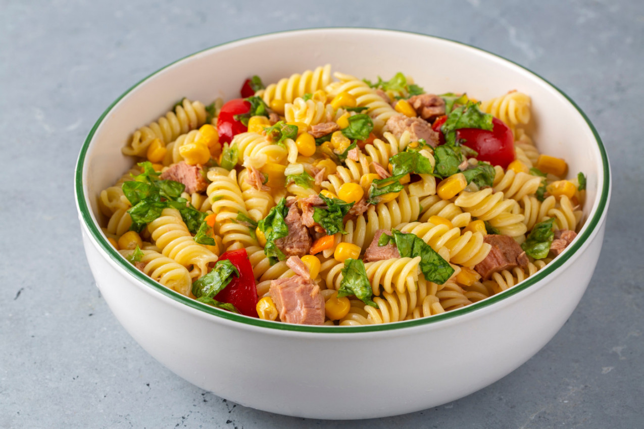 Posna salata sa tunjevinom: 15 minuta do neodoljivo ukusnih zalogaja