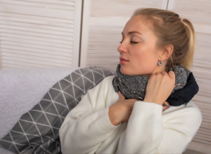 Muči vas GRLO? Doktor otkriva jednostavan trik koji olakšava bol za samo 15 sekundi!