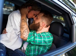 IMAO SAM AFERU U BRAKU: Radim kao dostavljač, pratila me je do auta, a onda smo imali nezaboravno iskustvo u mom kombiju