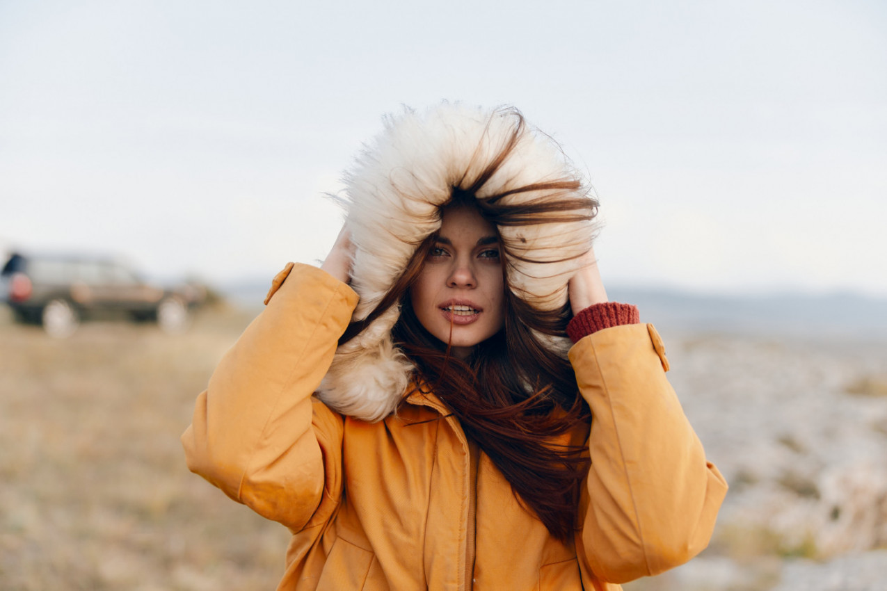 Svi čitavog života nosimo KRZNENU KAPULJAČU pogrešno – zato nas ne štiti od vetra i hladnoće! (VIDEO)