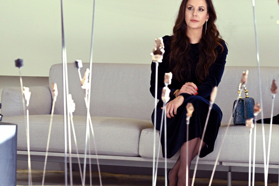 Tamara Vučić ukrala pažnju na proslavi SRPSKE NOVE GODINE: Detalj oko vrata nas je opčinio, a ovakve cipele nosi i MELANIJA TRAMP