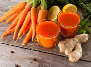 Domaći sok od jabuke i šargarepe: Zdravija alternativa kupovnim napicima koju treba da spremite već danas