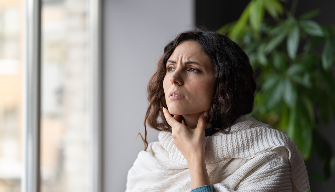 Boli, steže, pecka: 5 prirodnih načina da ublažite bol u grlu