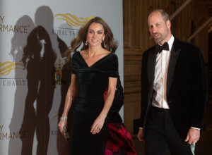 Humanost, snaga i elegancija: Princeza Kejt zablistala na Kraljevskom humanitarnom dogođaju, a stigla je da pokloni i jelku