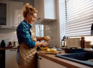 Grešku pravimo svi: Zbog ovoga vam se KROMPIR uvek RASPADA - rešenje je genijalno, a zahteva samo jedan sastojak