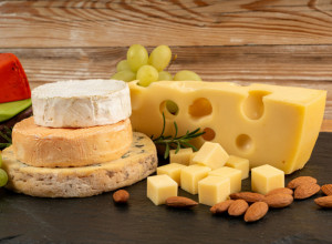 Ako volite sir, ovo je dobra vest: Naučnici otkrivaju koja vrsta smanjuje rizik od demencije