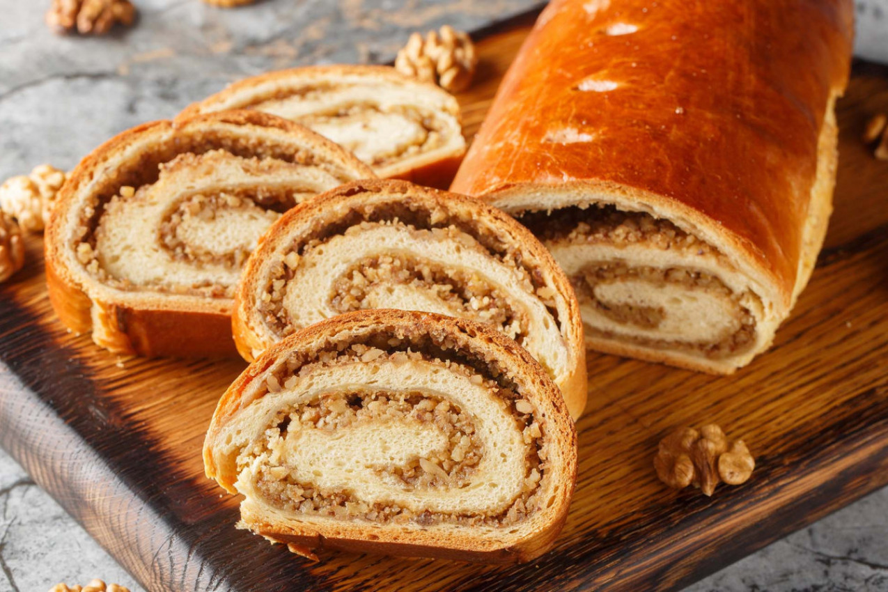 Štrudla sa orasima: Recept naših baka za omiljenu poslasticu koja se topi u ustima