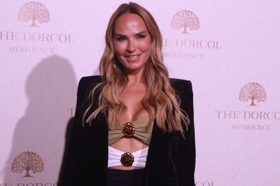 Ni kaput MARIJANE MATEUS nije mogao da prikrije njen bujan dekolte, a ove čizme i Hermes torbu sve žene žele! (VIDEO)