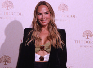 Ni kaput MARIJANE MATEUS nije mogao da prikrije njen bujan dekolte, a ove čizme i Hermes torbu sve žene žele! (VIDEO)