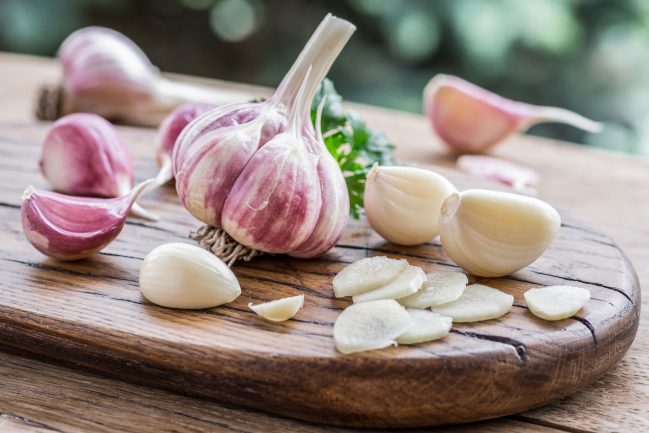 Greška koju skoro svi pravimo sa BELIM LUKOM - evo kako treba da ga jedete!