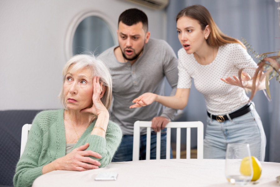 Svekrva se nije javila otkako sam se porodila: Poslala nam je UŽASNU poruku, zbog koje smo prekinuli sve veze s njom