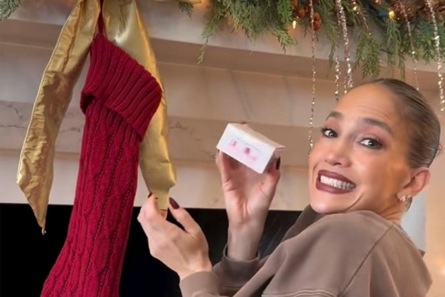 Prugaste pidžame, puno smeha i praznična atmosfera -  Dženifer Lopez proslavila Badnje veče sa porodicom