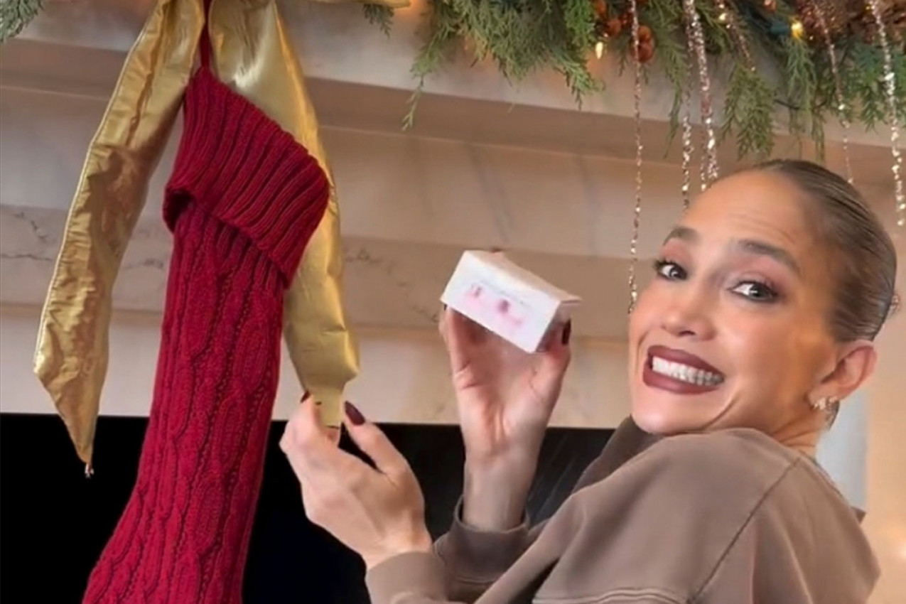 Prugaste pidžame, puno smeha i praznična atmosfera -  Dženifer Lopez proslavila Badnje veče sa porodicom