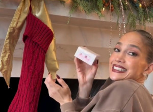 Prugaste pidžame, puno smeha i praznična atmosfera -  Dženifer Lopez proslavila Badnje veče sa porodicom