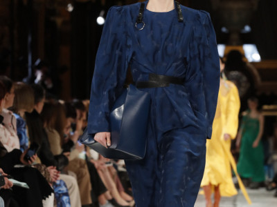 Odlično se slažu uz haljine, suknje, pantalone, pa čak i uz traper, dok istovremeno mogu biti i statement komad koji dominira kombinacijom