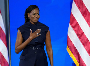 NOVA MIŠEL OBAMA! Kao prva dama nije smela ovako da se oblači, sad pustila mašti na volju - a pogled na DEKOLTE ledi