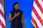 NOVA MIŠEL OBAMA! Kao prva dama nije smela ovako da se oblači, sad pustila mašti na volju - a pogled na DEKOLTE ledi