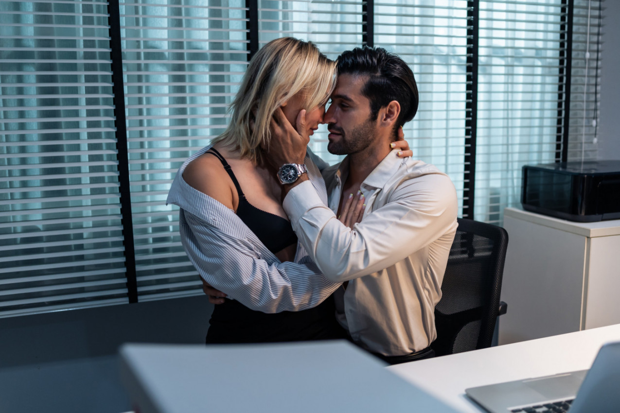 Znala sam da ne smem da se upuštam u AFERU SA ŠEFOM: Sanjala sam ljubav, a on mi je na to odgovorio da hoće ovo!