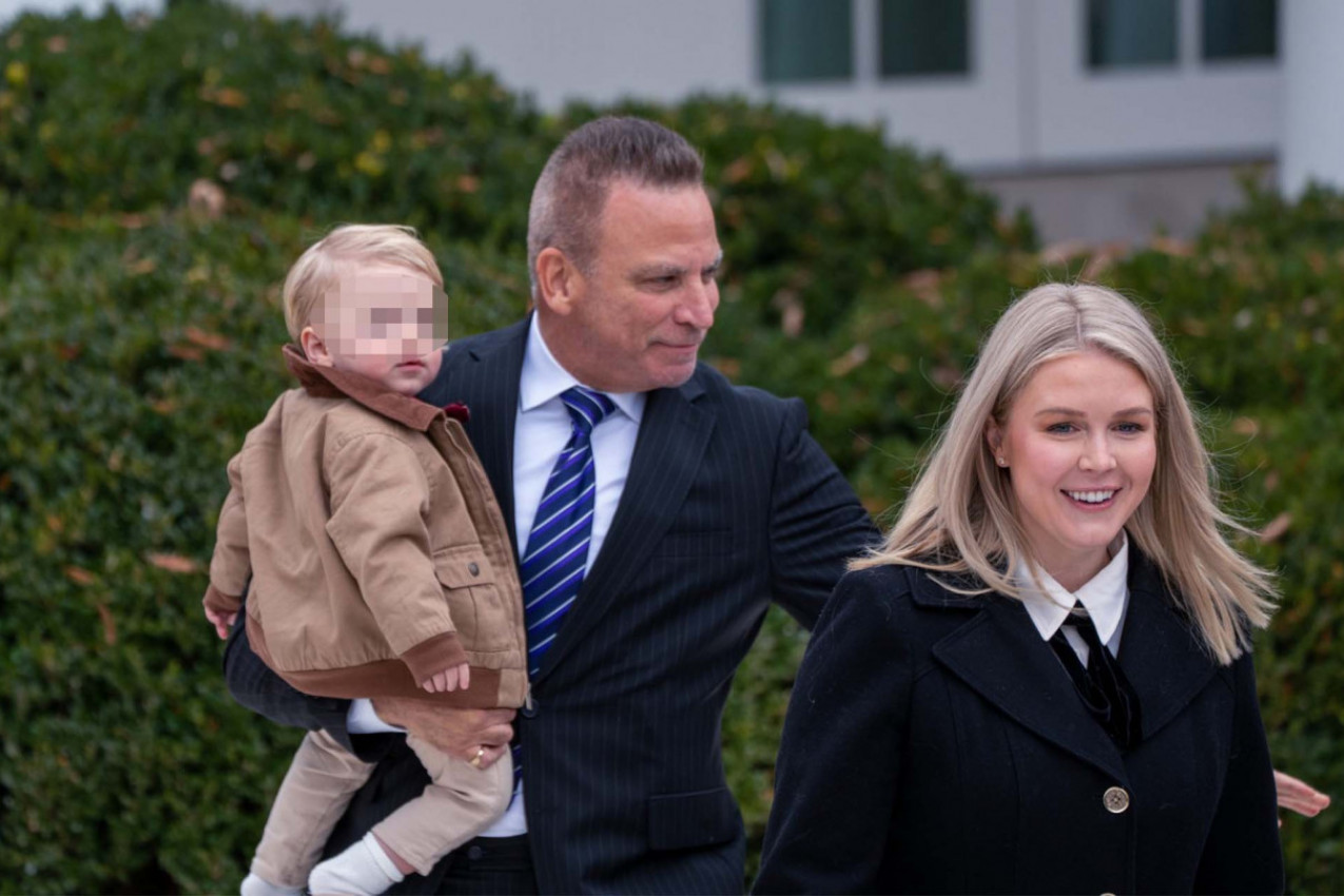 Najmlađa portparolka Bele kuće (28) TRUDNA sa ŠEZDESETOGODIŠNJAKOM! Stariji je od njene majke, a govorili su da je zaljubljena u TRAMPA