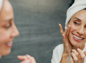 Ovaj deo tela većina žena ZAPOSTAVLJA - a najbrže otkriva GODINE