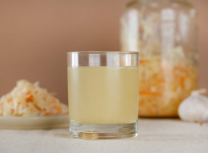 SVI ga bacamo, a ne znamo da u organizmu ČUDA PRAVI: Ovaj sok je "BOMBA" za krvnu sliku