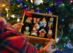 Šljokice, nostalgija i božićna čarolija: Retro dekoracije su ponovo u modi