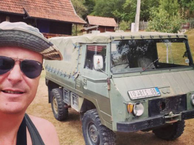 Glumac Vuk Kostić na selu