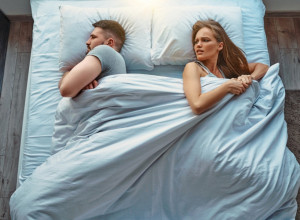 Umorni ste od borbe oko ćebeta? Skandinavski metod spavanja može da spasi vašu vezu