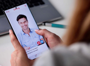 5 znakova da muškarac želi pravu vezu, a ne samo flert