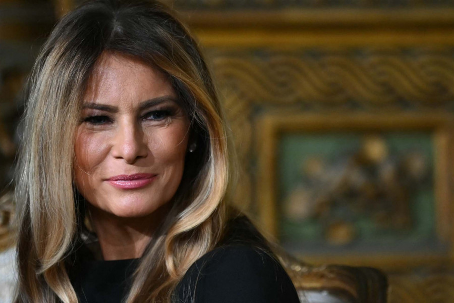 Melanija u najprovokativnijoj haljini dosad! Smeli dekolte, srebrni sjaj i silueta boginje - ulazak u 2026. koji će podeliti Ameriku