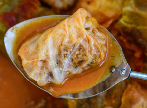 Ona je KRALJICA svake praznične trpeze: Ali, da li znate koliko sarma ima kalorija?