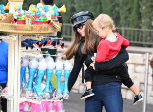 Sina Paris Hilton nazivali najružnijim detetom zbog VELIČINE GLAVE: Sada je podelila kako izgleda i svima zapušila usta (FOTO)