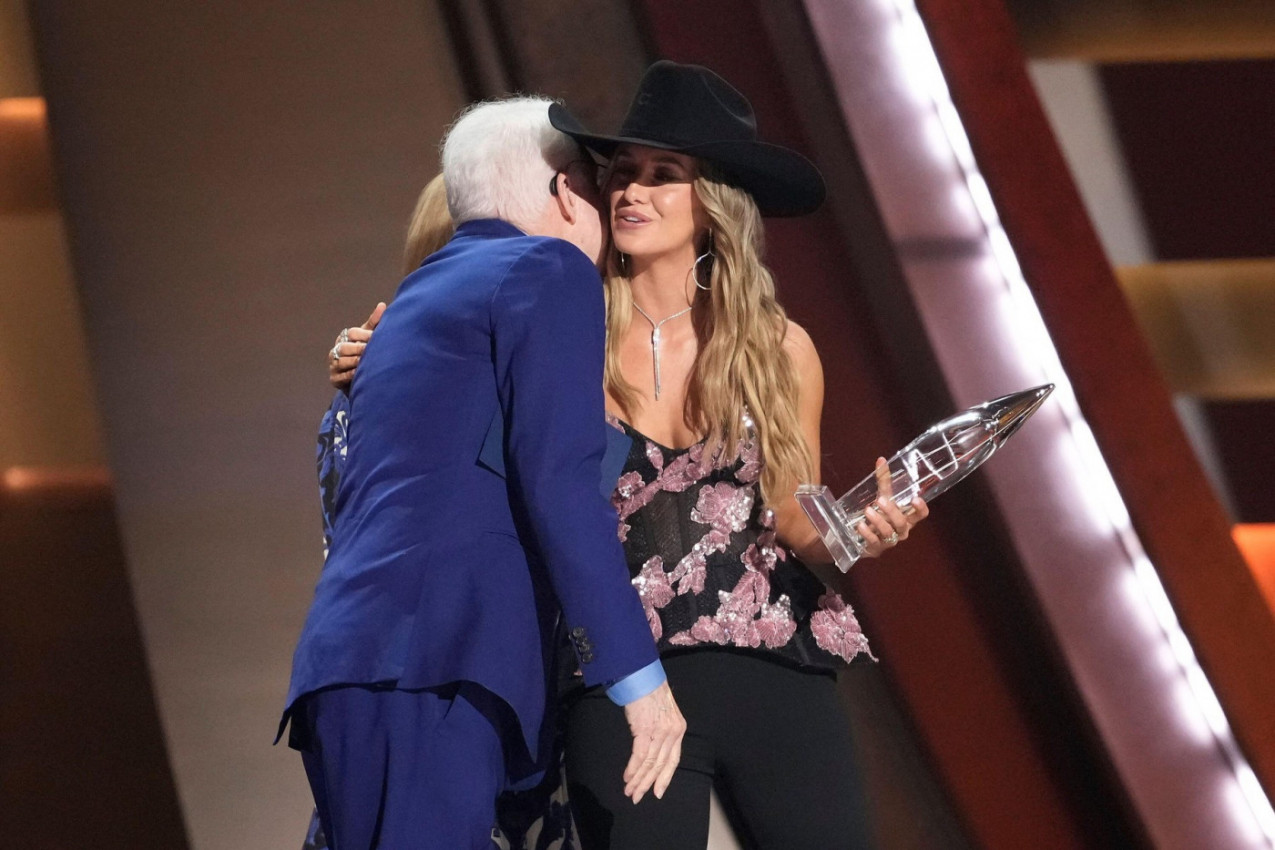 Glumac u 68. godini postao tata: Sa 26 godina mlađom suprugom godinu dana se dopisivao pre nego što su se upoznali uživo