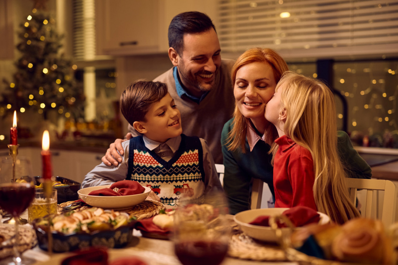 PRAVILA KOJA SE POŠTUJU VEKOVIMA: Šta se jede, a šta nikako ne sme da bude na trpezi za Badnji dan i Božić