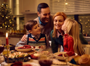 PRAVILA KOJA SE POŠTUJU VEKOVIMA: Šta se jede, a šta nikako ne sme da bude na trpezi za Badnji dan i Božić