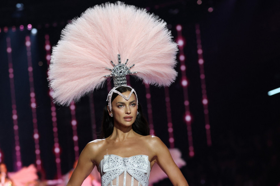 Jedna od NAJLEPŠIH ŽENA SVETA danas slavi 40. rođendan: Izgleda kao boginja, ovo su njena najbolja izdanja (GALERIJA)