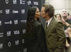 SUDBINSKI SUSRET u klubu: Čuveni Oskarovac je već tada znao da je ona njegova buduća supruga, a zaprosio je na Božić!