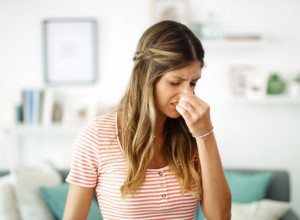 Posle prazničnog slavlja dolazi VREME ZA ČIŠĆENJE: Uz ovaj trik najbrže ćete ukloniti neprijatan duvanski dim!