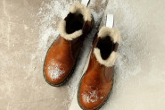 Spasite svoje omiljene CIPELE: Nekoliko TRIKOVA da uspešno uklonite MRLJE od soli i snega