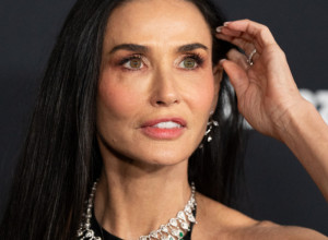 DEMI MUR je MODNA ikona: Crna haljina koja “teče” i dijamanti u prvom planu - novi nivo GLAMURA