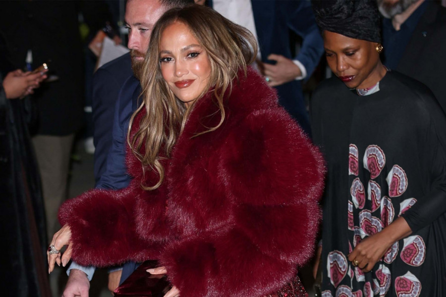 DŽENIFER LOPEZ posle gole haljine ponela još žešću kreaciju - šlic seva, ko bi se na to usudio, sem nje?! (GALERIJA)