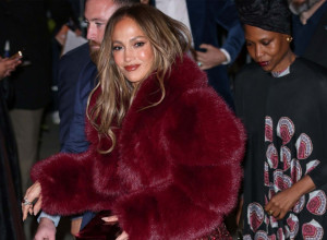 DŽENIFER LOPEZ posle gole haljine ponela još žešću kreaciju - šlic seva, ko bi se na to usudio, sem nje?! (GALERIJA)