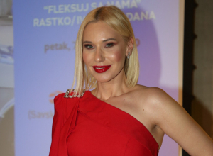 MARIJA VELJKOVIĆ ne prolazi nezapaženo: Ovakva haljina još nije viđena, a svi gledaju u jedan detalj! (FOTO)