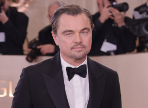 LEONARDO DIKAPRIO na Zlatnom globusu u društvu žene koju najviše voli: Nećete verovati koliko ona ima godina! (VIDEO)