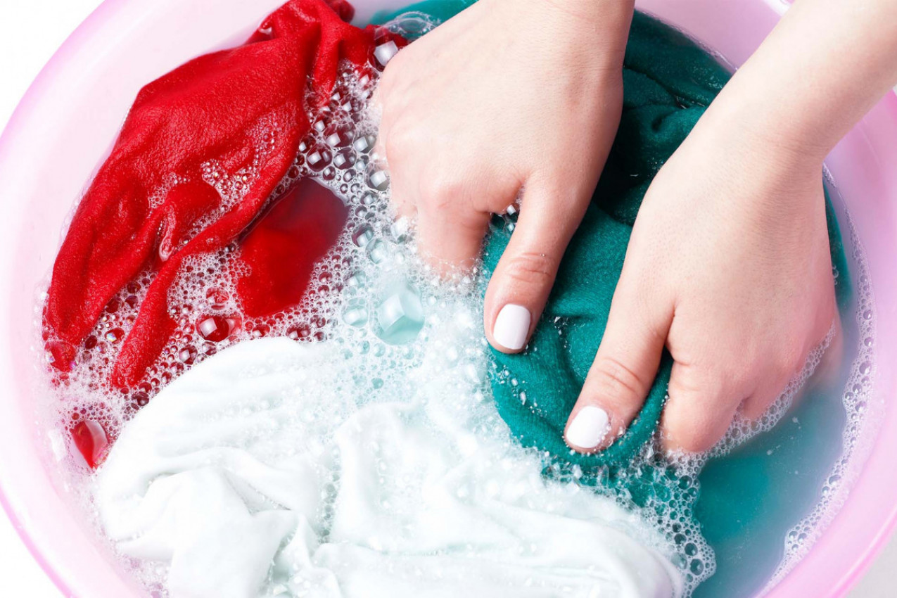 PRESTANITE da cedite ručno opranu odeću: Jedan kuhinjski predmet to radi mnogo bolje - IZNENADIĆETE SE