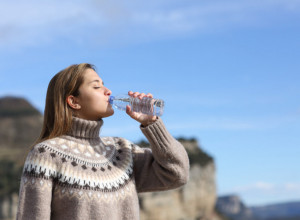 Zima vas vara: Ovo su jasni signali da vašem telu hitno treba VODA