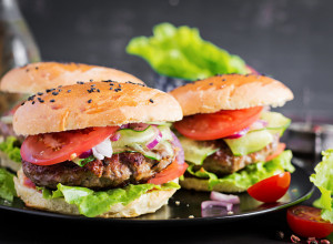 Napravite NAJBOLJI BURGER kod kuće: Ovo je proverena kombinacija začina koja mesu daje neverovatan šmek