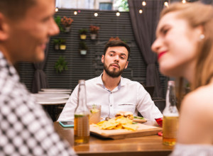 VEZA vam se RASPADA, a da to ni ne primećujete: 5 znakova koje svi vide - OSIM VAS