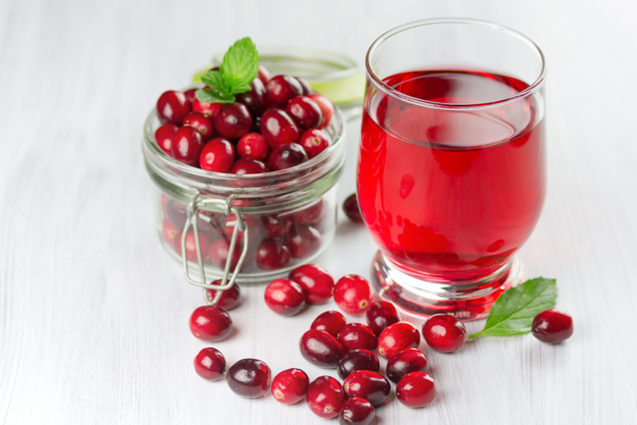 Da li sok od BRUSNICE zaista sprečava urinarne infekcije? Urolog razdvaja MITOVE od činjenica