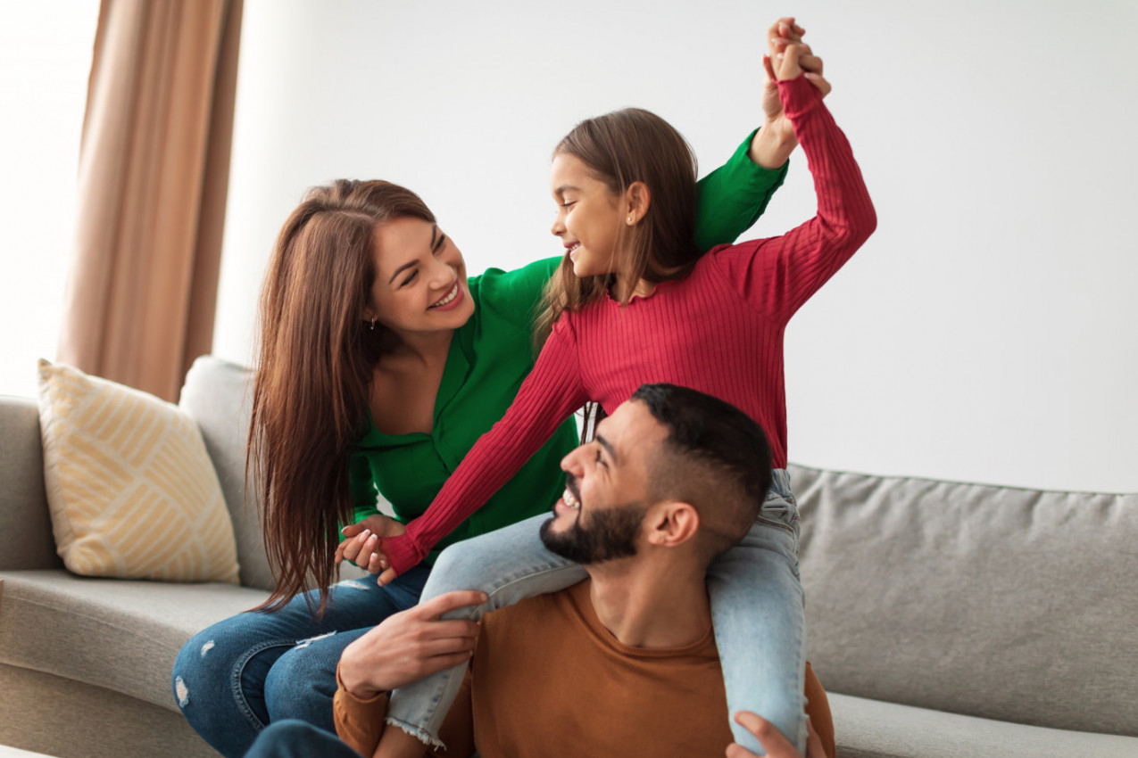 Emocionalna inteligencija: 5 navika koje EMOCIONALNO zreli RODITELJI prenose svojoj DECI